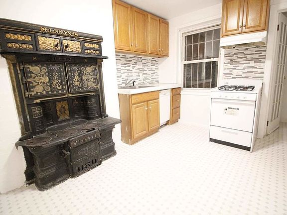 5th image of 243 Greene Ave APT 1