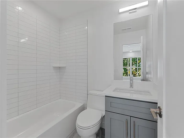 237 N Howard St NE #3 — Photo 16