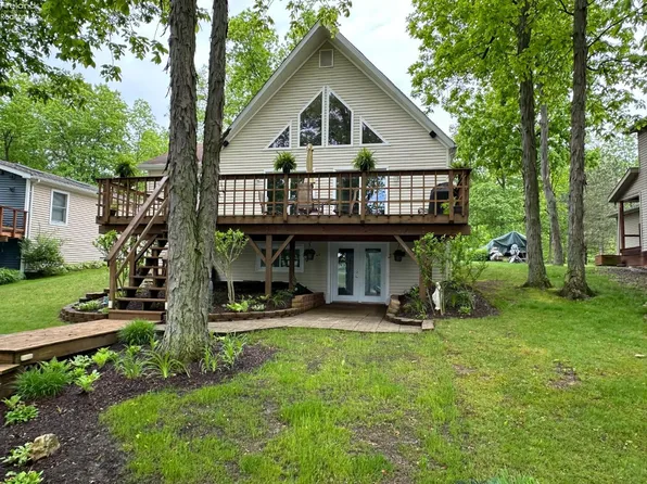 575 Lake Shore Dr, Willard, OH 44890