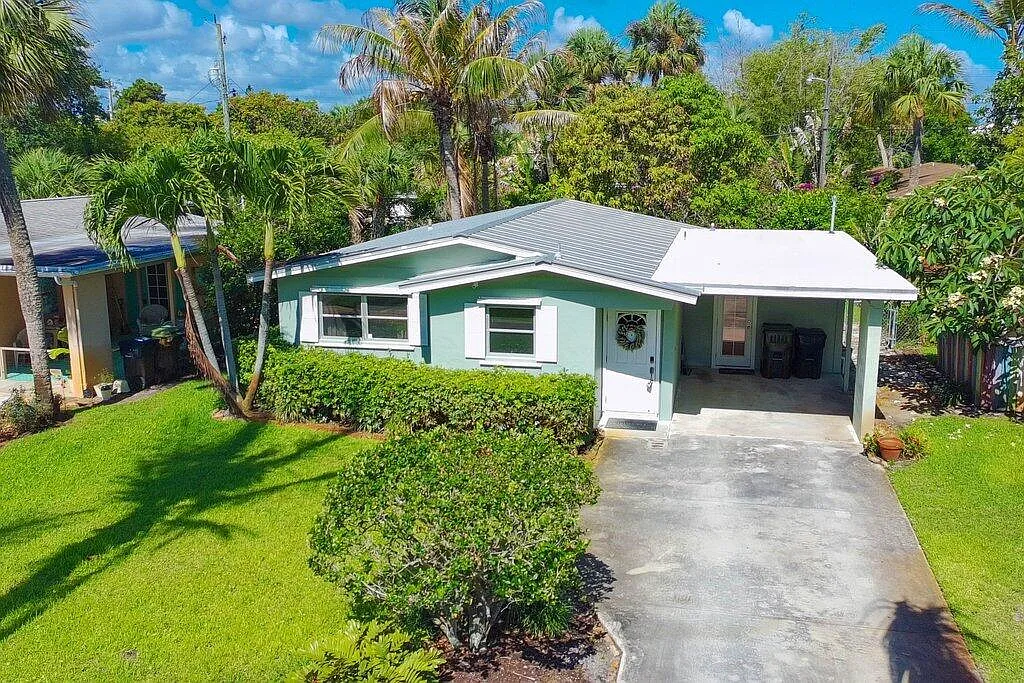 3 bed, 1.0 bath, 1001 sqft, $2,950 — Photo 3