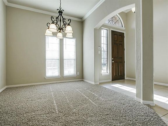 4th image of 2104 Bradley Dr