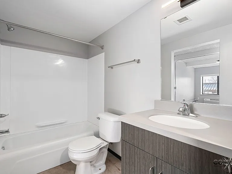 The Howard Apartments — Photo 9