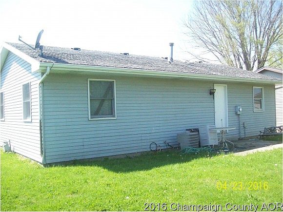 2nd image of 820 Diane Ct