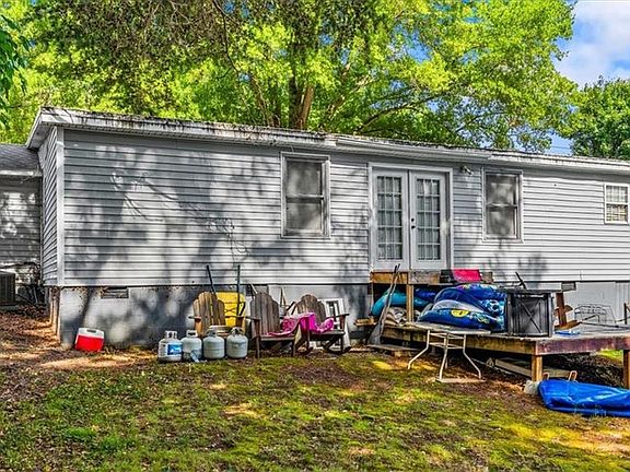 3rd image of 728 Carrington Ln