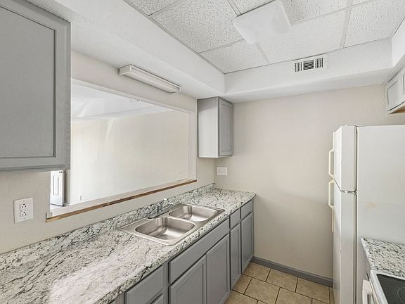 4th image of 705 W Broadway St #2