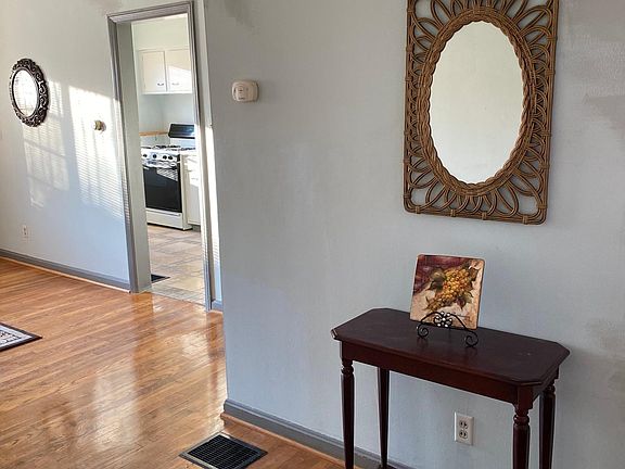 3rd image of 621 Greenup St #1REAR
