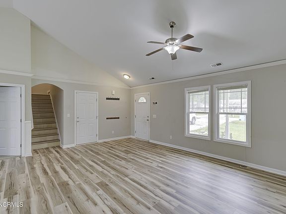 4th image of 202 E Peyton Pl