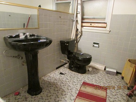 4th image of 2420 W Arthur Ave