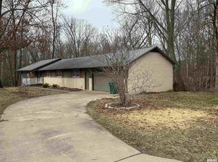 20 Indian Trail Rd, Macomb, IL 61455