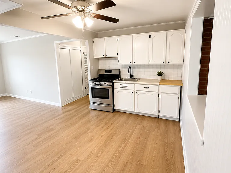 937 Lebon Dr — Photo 3