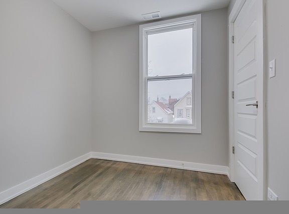 5th image of 2842 N Avers Ave #2
