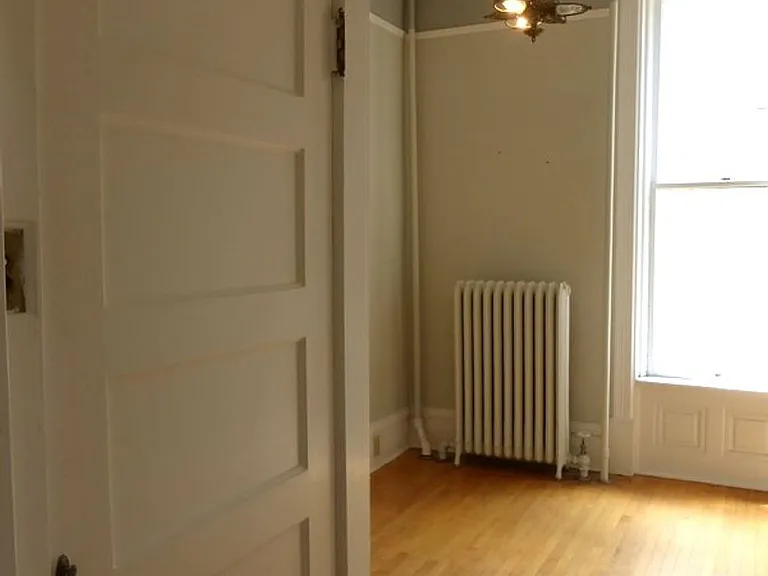 312 Clarke St — Photo 5