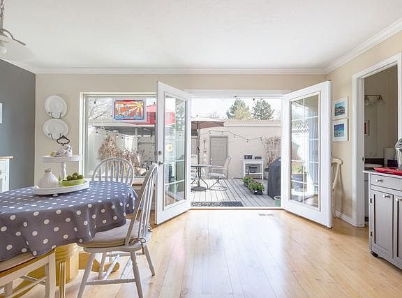 3rd image of 1643 E Saint James Pl