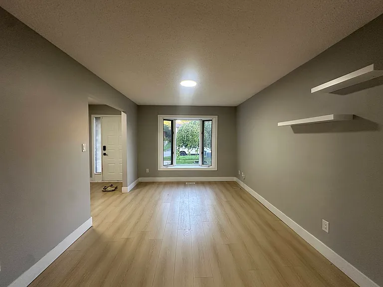 920 Southgate Dr — Photo 6