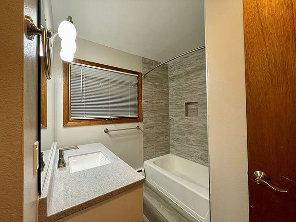 4th image of 506-600 Falcon Cir #9bca3230e