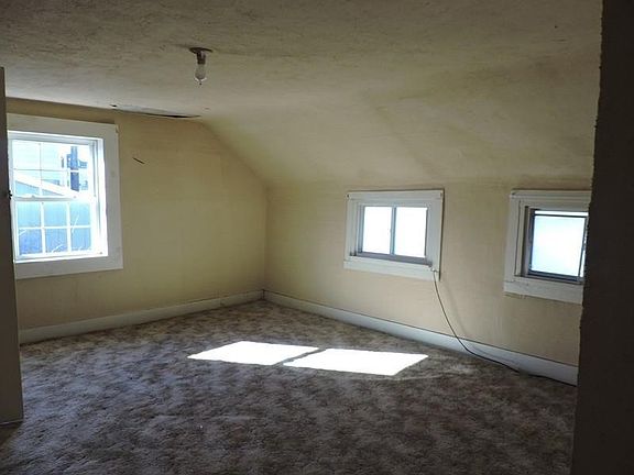 2nd image of 918 Chamberlain Ave