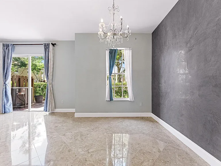 6884 Julia Gardens Dr — Photo 19