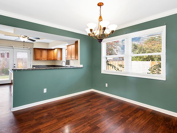 4th image of 1013 Stonegate Rd