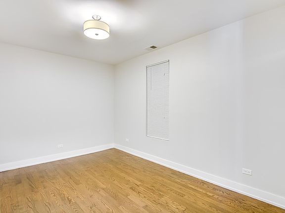4th image of 1418 W Blackhawk St APT 1G