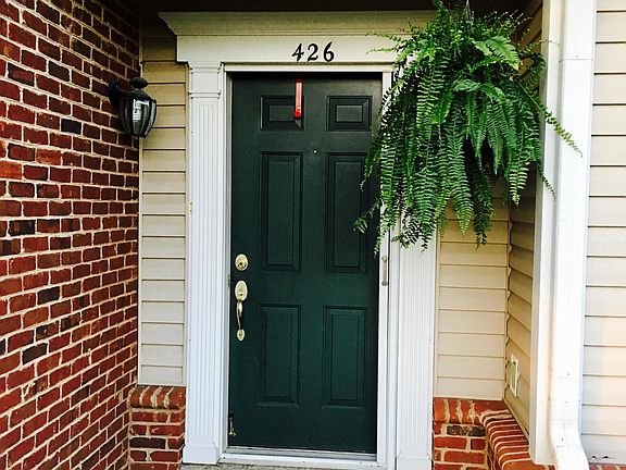 Recessed Front Entrance, with Front and Rear Phantom Screens