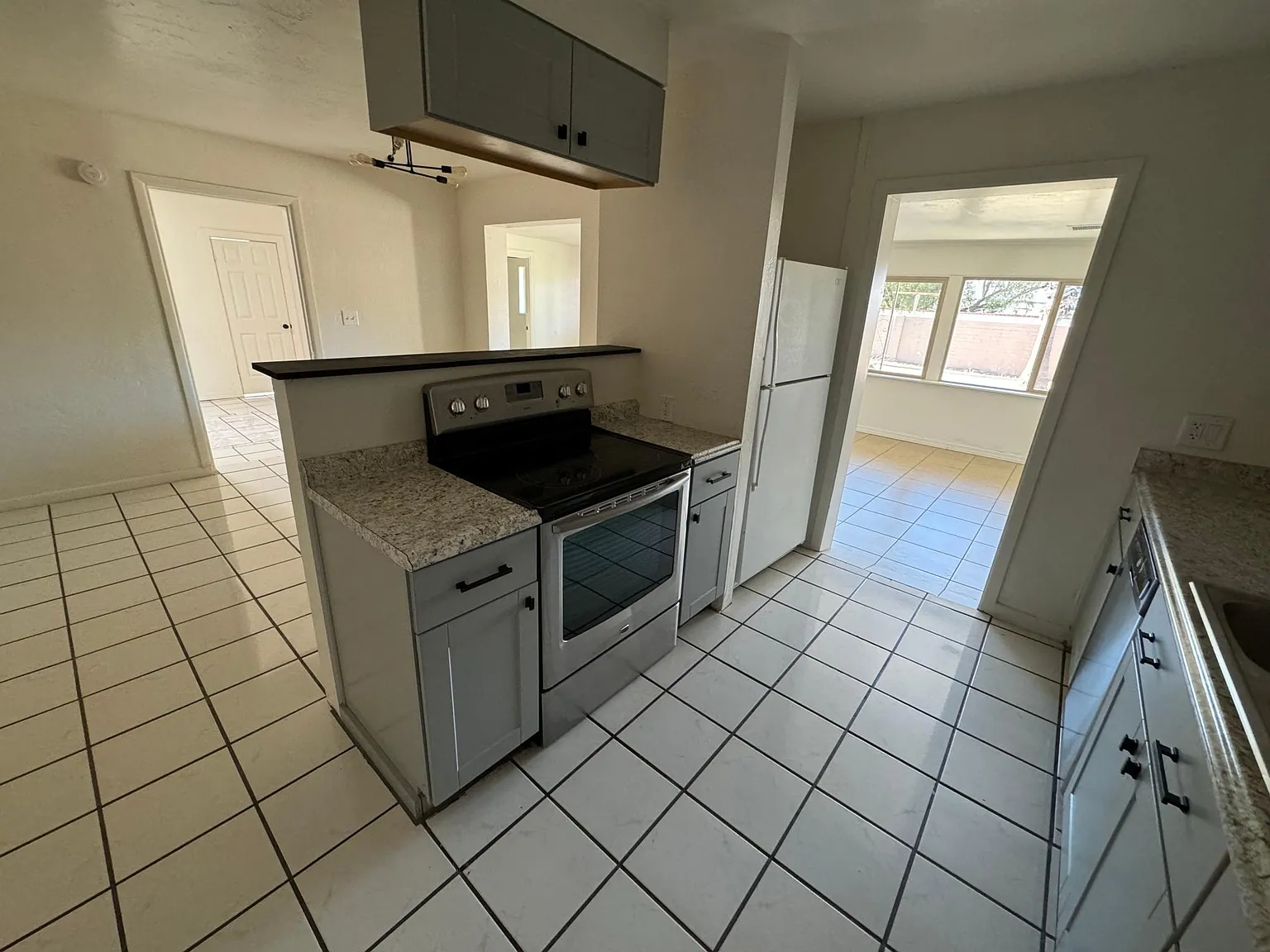 3 bed, 1930 sqft, $1,875 — Photo 3