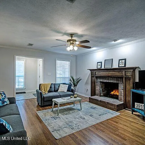 2 bed, 2.0 bath, 1200 sqft, $1,700 — Photo 3
