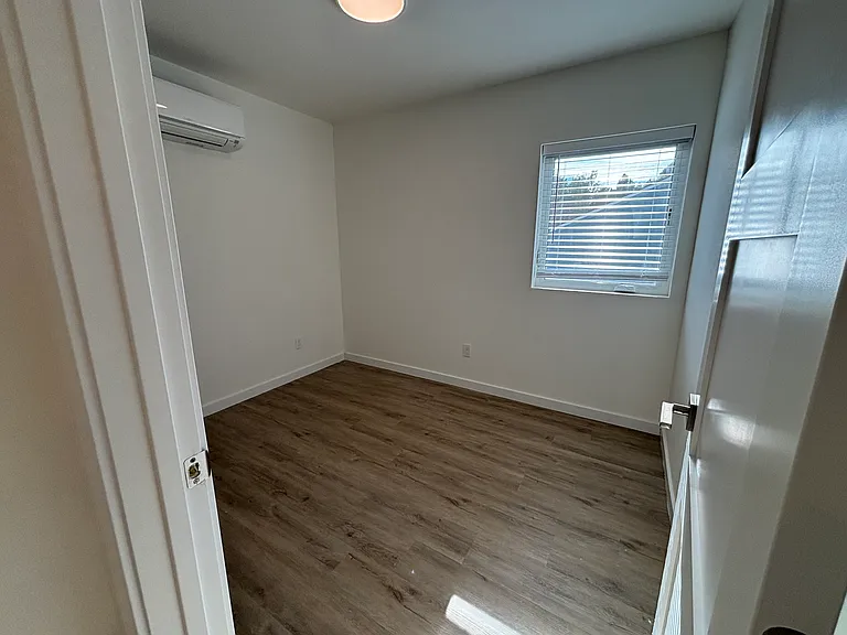5017 S Roxbury St — Photo 11