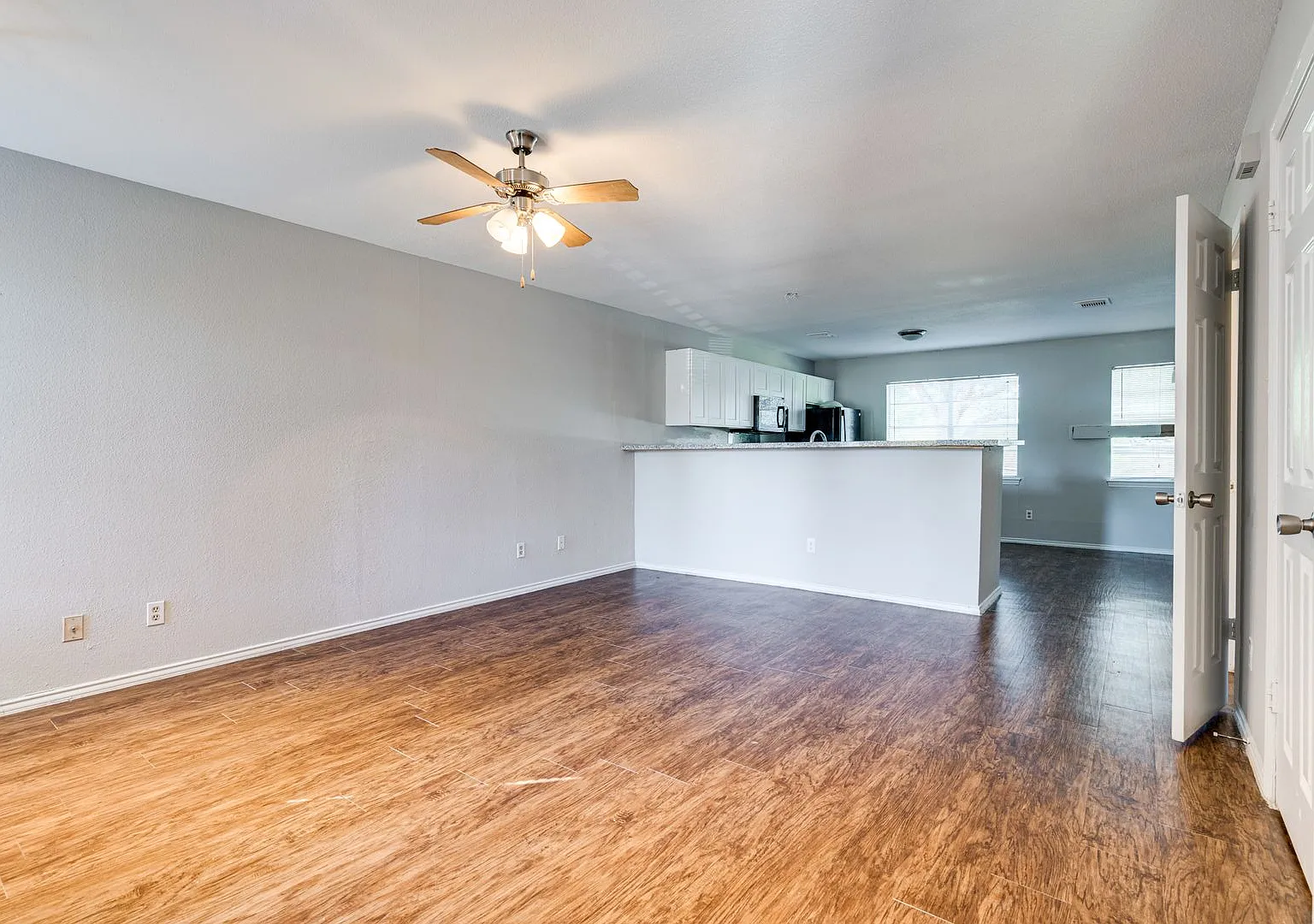 2 bed, 2.5 bath, 1059 sqft, $1,495 — Photo 4