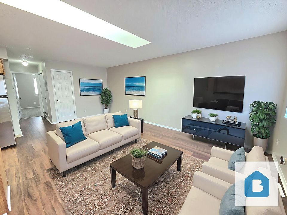 1st image of 922 Teal Ct #D