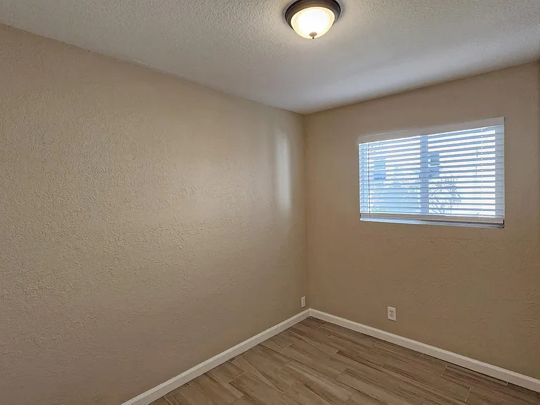 2222 I St #13 — Photo 25