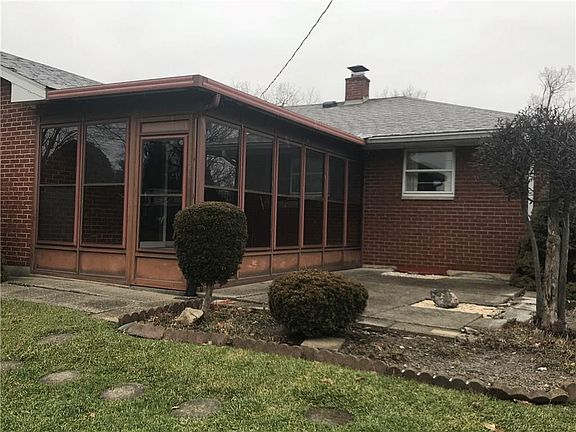 5th image of 1142 York Ln