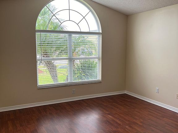 5th image of 11823 Hartfordshire Way