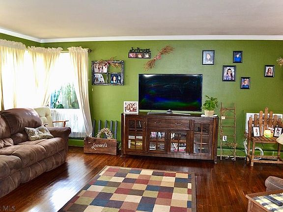 3rd image of 207 Windwood Cir
