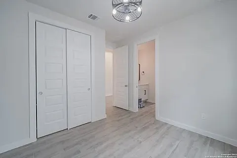 106 Valencia — Photo 17
