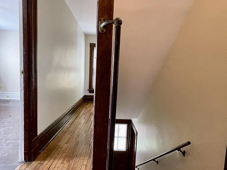 1524 W 4th St — Photo 17