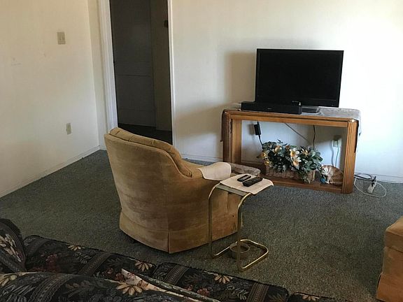 4th image of 133 E Las Flores Ave