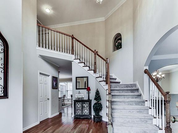 2nd image of 5036 Winding Hills Ln