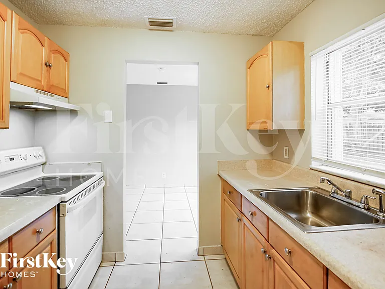 7820 SW 9th St — Photo 9