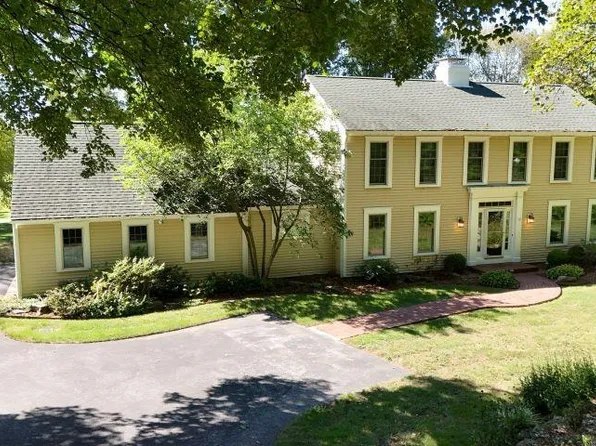 1403 Forest Hills Dr, Vincennes, IN 47591