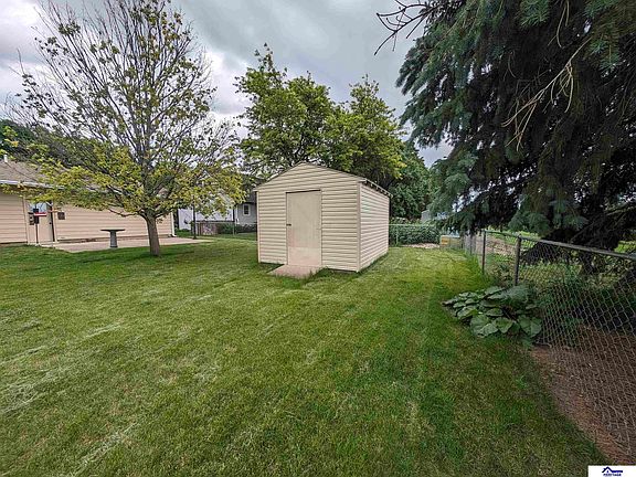3rd image of 1320 Harre Ln