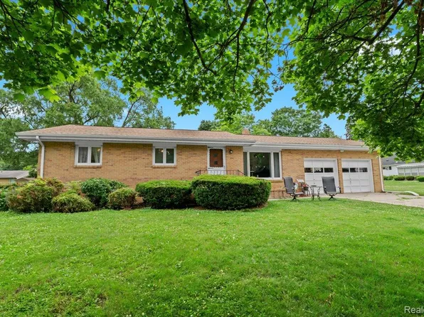 1000 Buckley Dr, Owosso, MI 48867