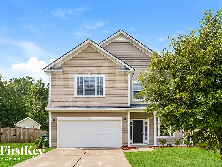 200 Palmetto Village Cir — Photo 1