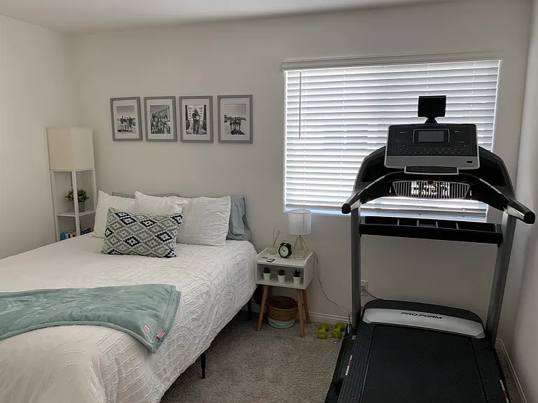 2nd bedroom