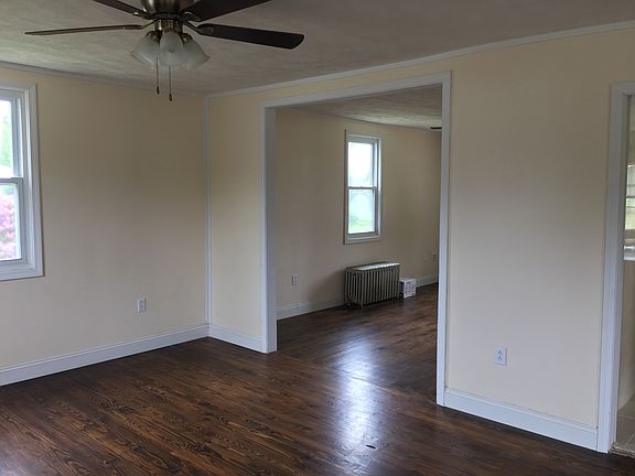 5th image of 212 Belmont St