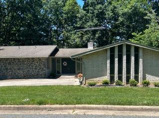 1213 Pinehurst Rd, Staunton, VA 24401