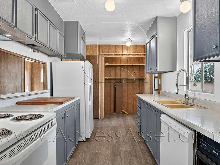 16450 Monterey St — Photo 3