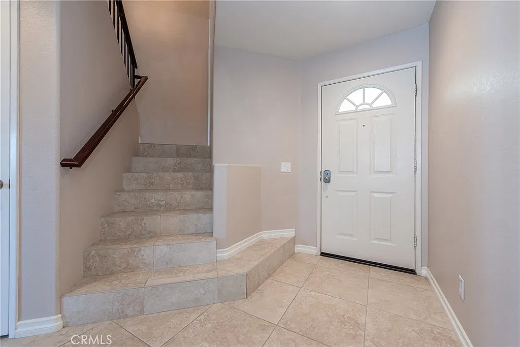 3 bed, 2.5 bath, 1590 sqft, $4,200 — Photo 4