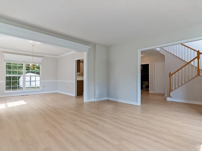 2427 Grantham Ct — Photo 8