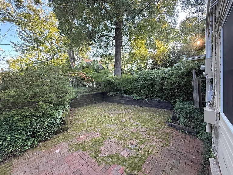 1019 Gloria Ave — Photo 16