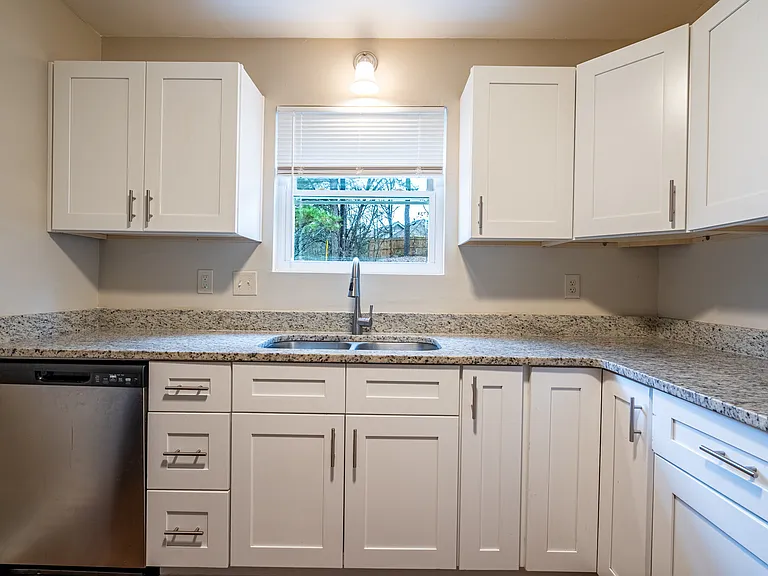 114 Bentley Pkwy #B — Photo 9